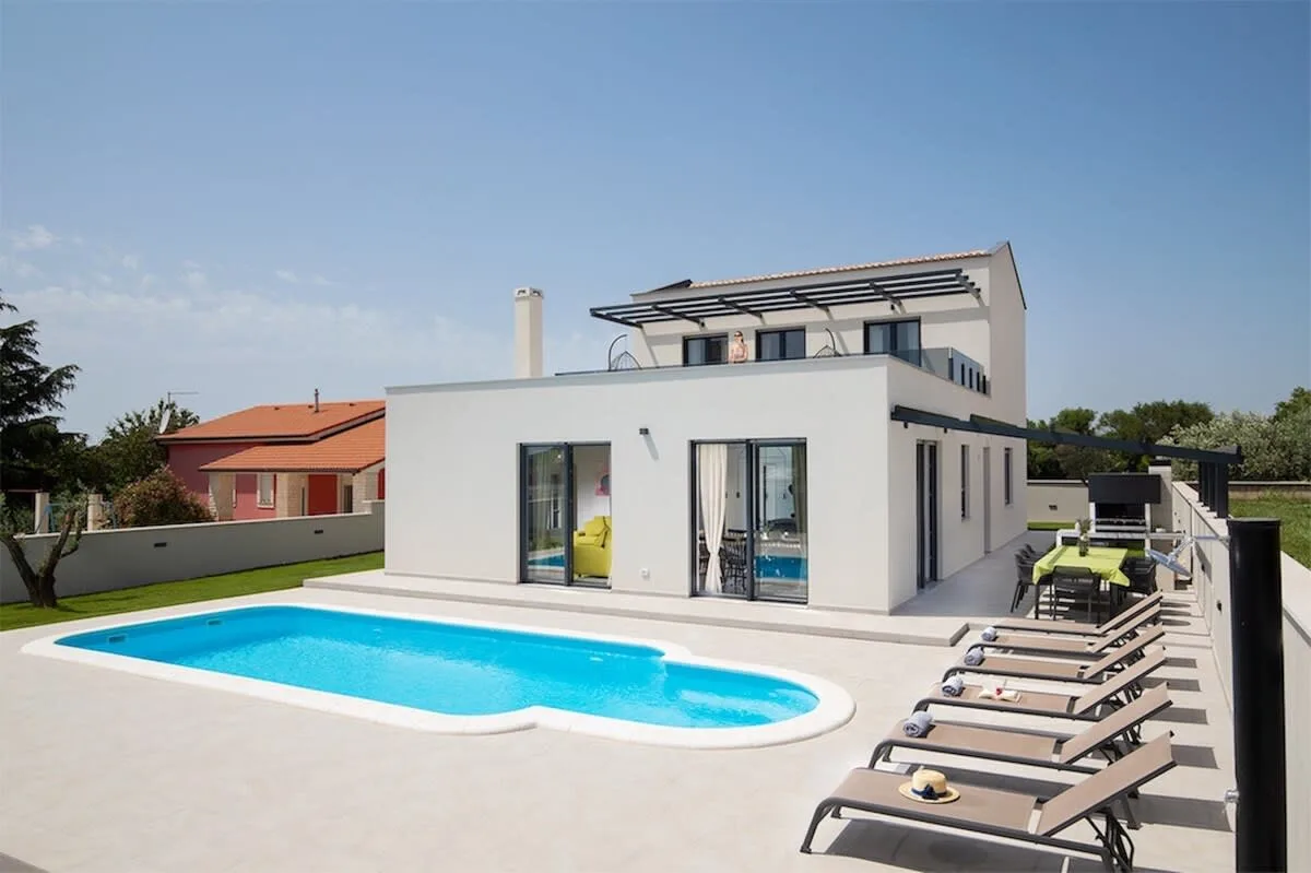 Futuristic Posh Villa near the Market and Spots photo 3