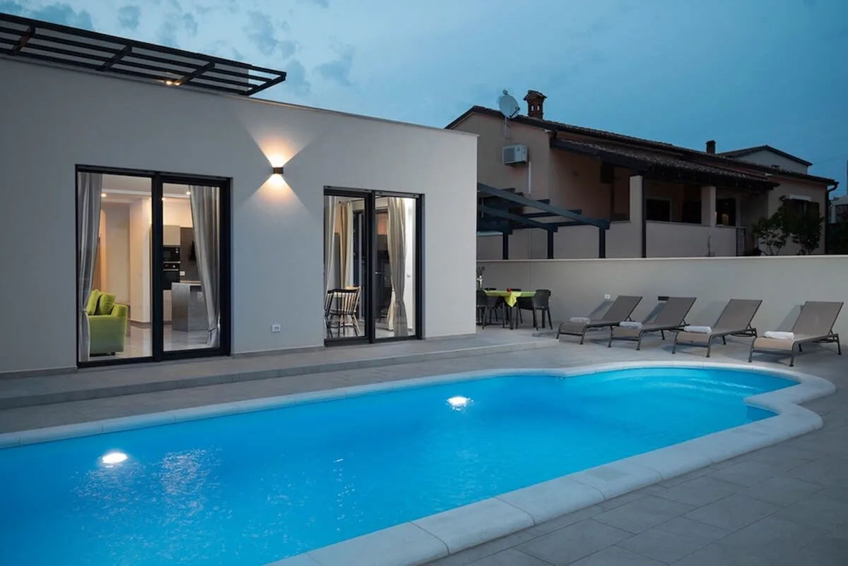 Futuristic Posh Villa near the Market and Spots photo 5