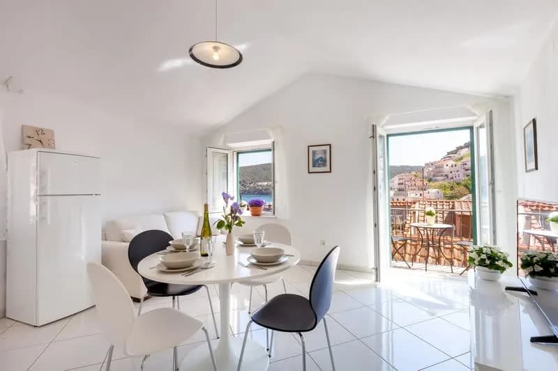 Charming Holiday Home Close To Beachfront photo 3
