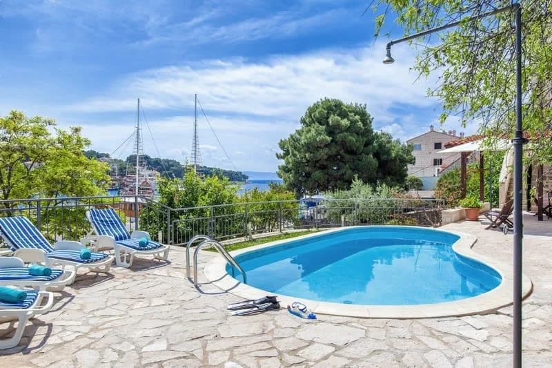 Traditional Villa with Private Pool in Sumartin photo 2
