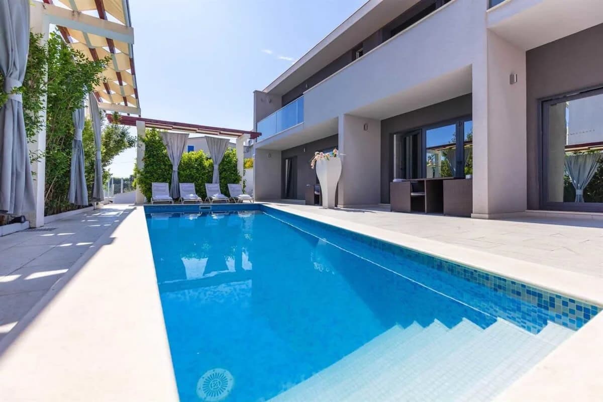 Prestige Vacation Villa With Gorgeous Pool And BBQ Area photo 3