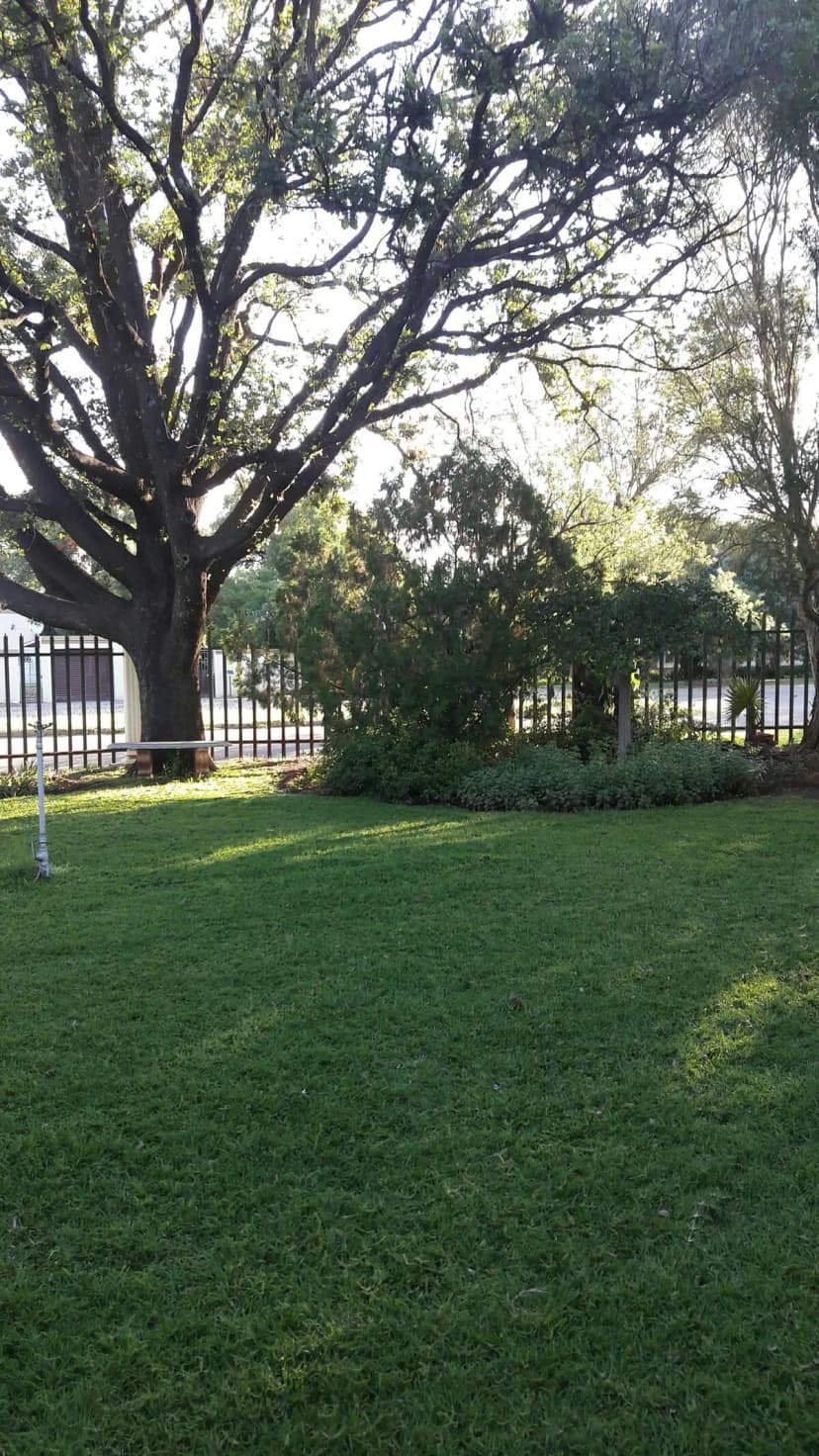 Spacious Room In Apartment With Beautiful Outside Garden