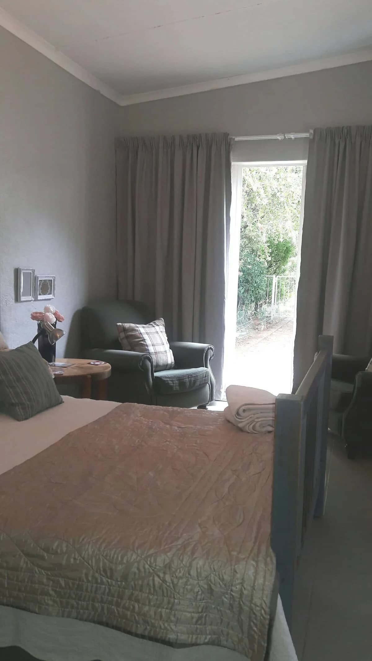 Spacious Room In Apartment With Beautiful Outside Garden photo 3