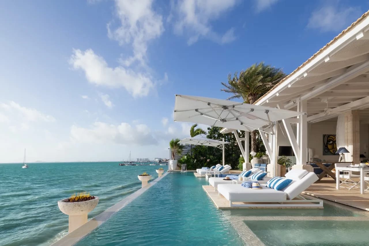 Beach Front Villa with Spectacular Ocean View photo 2