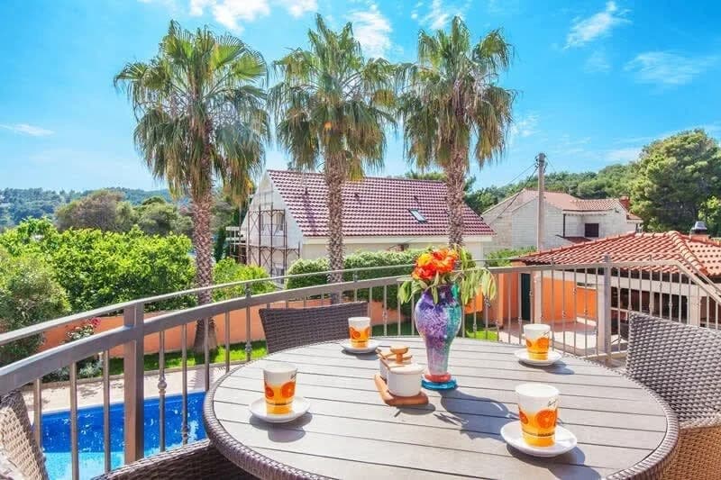Dazzling Villa with Balcony and Large Pool photo 2