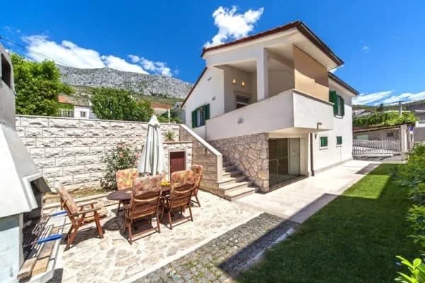 Luxurious Pet Friendly Villa Close To the Beach
