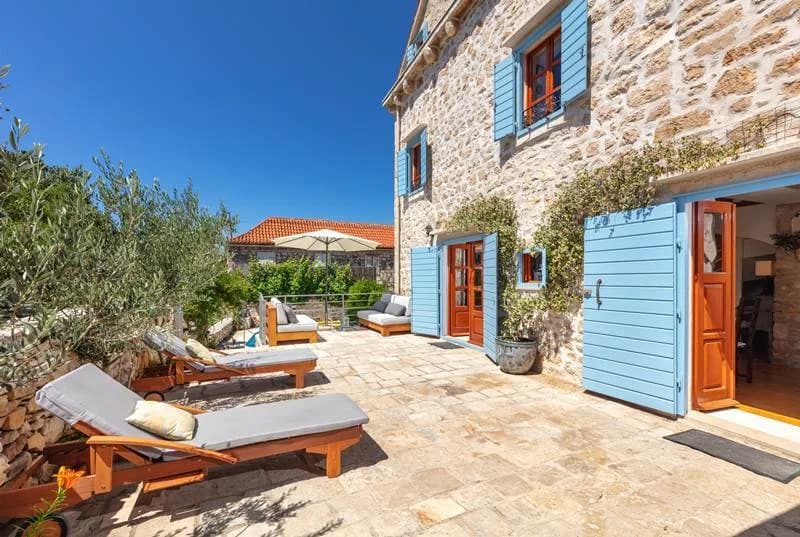 Private Elegant Villa with Table Tennis photo 4