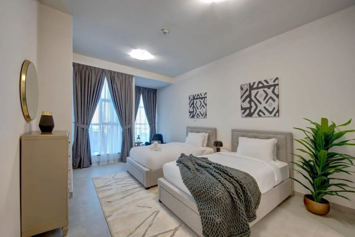 Deluxe Penthouse with Jacuzzi and City Views photo 2
