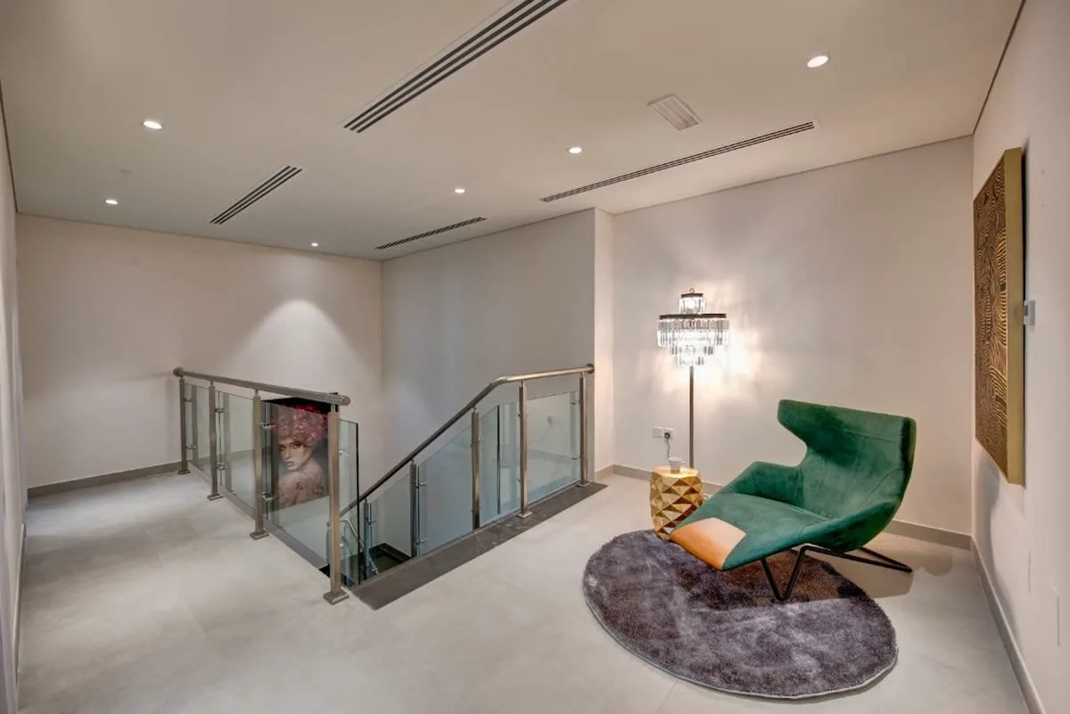 Deluxe Penthouse with Jacuzzi and City Views photo 3