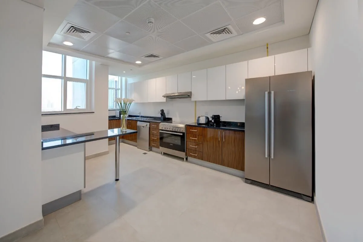 Deluxe Penthouse with Jacuzzi and City Views photo 4