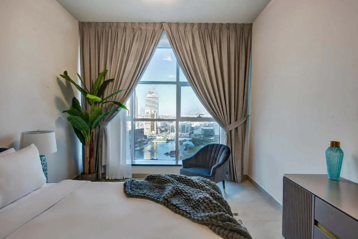 Deluxe Penthouse with Jacuzzi and City Views photo 5