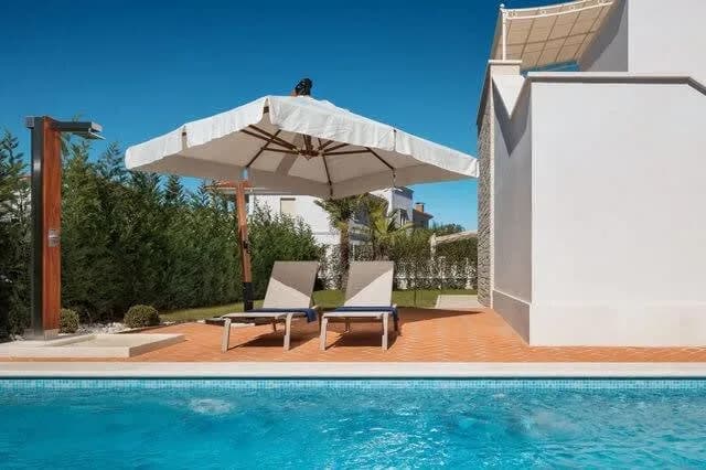 Ideal Holiday Villa with Sophisticated Interior photo 2