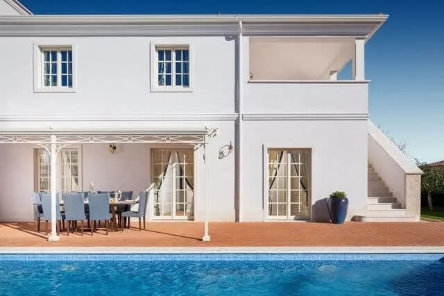 Perfectly Designed Villa In Mediterranean Setting