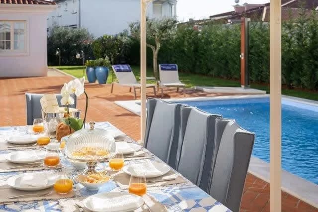 Perfectly Designed Villa In Mediterranean Setting photo 2
