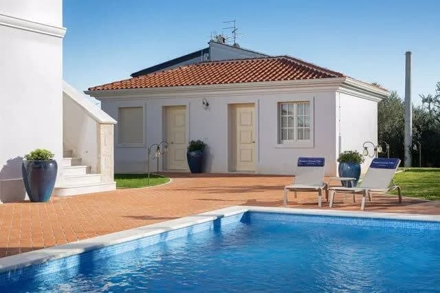 Perfectly Designed Villa In Mediterranean Setting photo 4