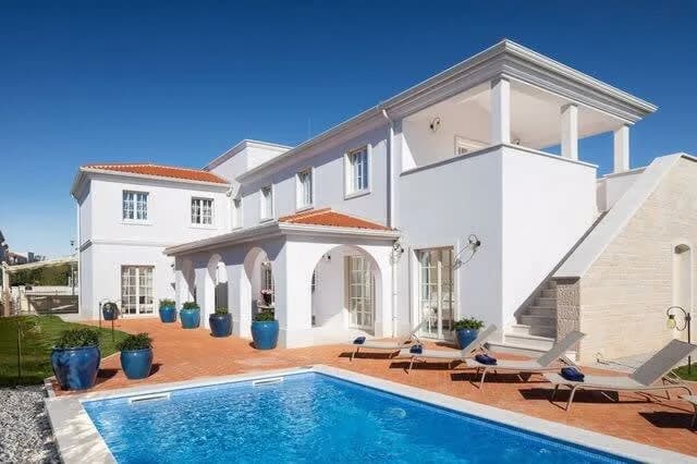 Premium Villa Exuding Absolute Comfort & Luxury photo 2