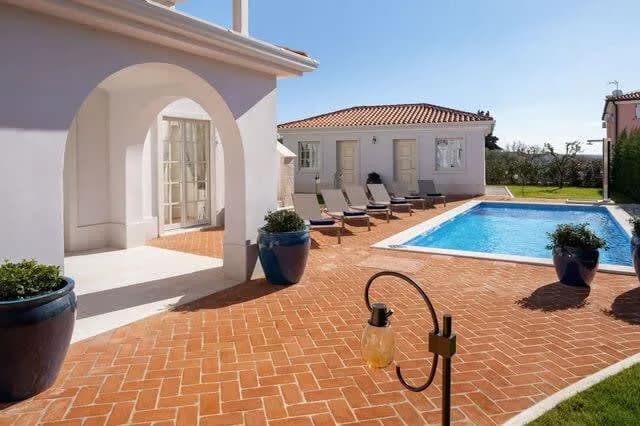 Premium Villa Exuding Absolute Comfort & Luxury photo 4