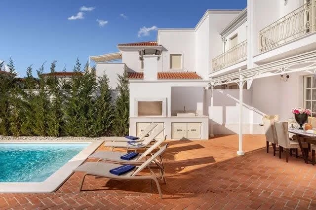 Sophisticated Villa with Relaxing Spots & Stunning Views photo 2