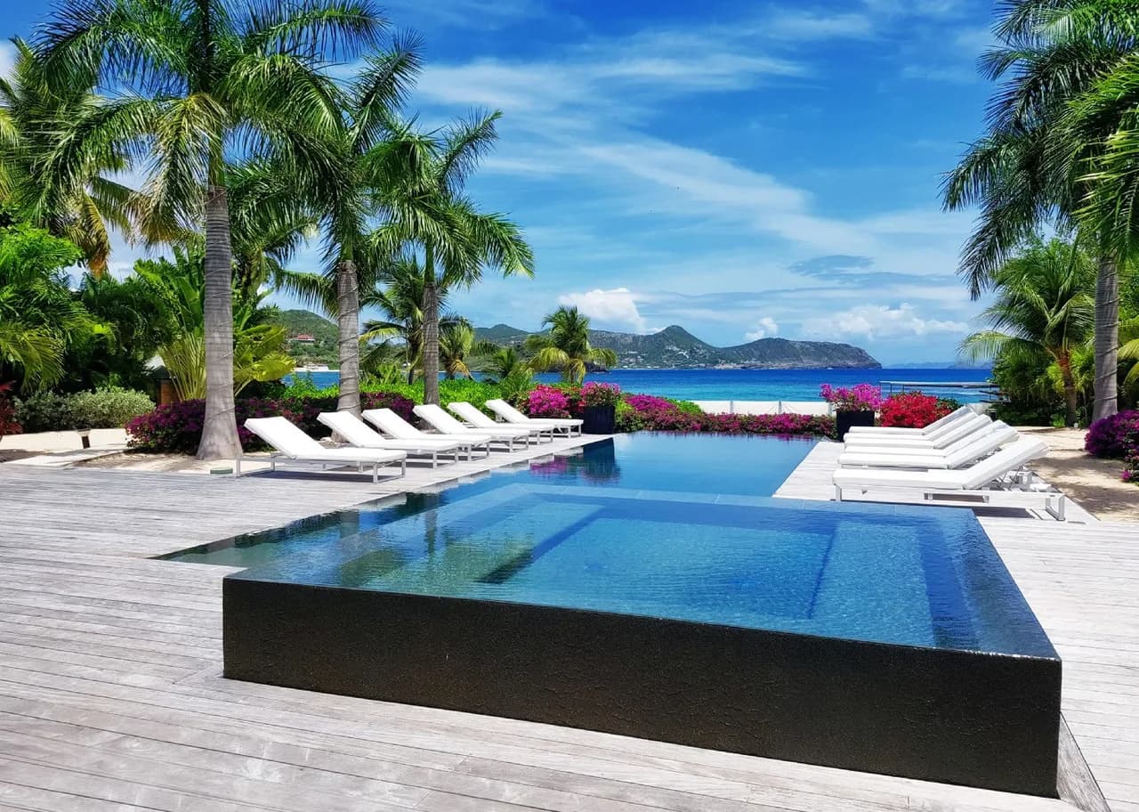 Sea Crown Villa with Swimming Pool and Good Views