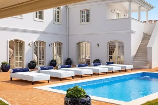 Classy Elegant Villa with Enchanting Garden