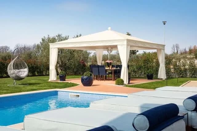 Classy Elegant Villa with Enchanting Garden photo 3