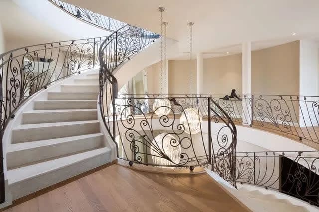 Royal-Style Villa Set in a Marvelous Scenery photo 5