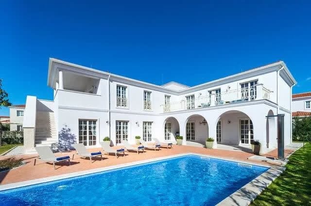 Majestic Villa with Large Terrace & Pool