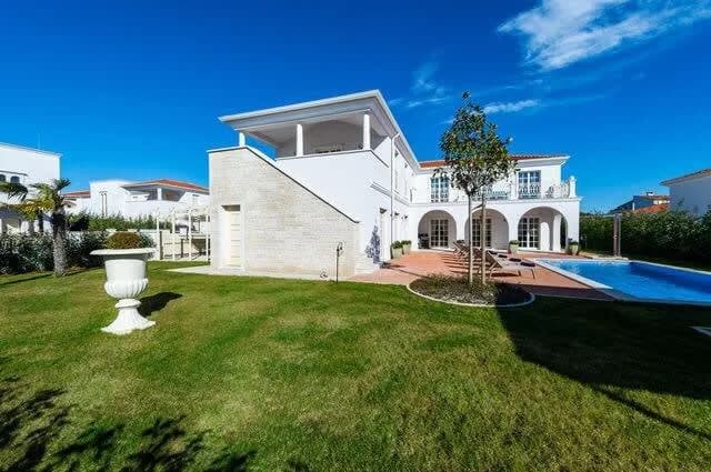 Majestic Villa with Large Terrace & Pool photo 5