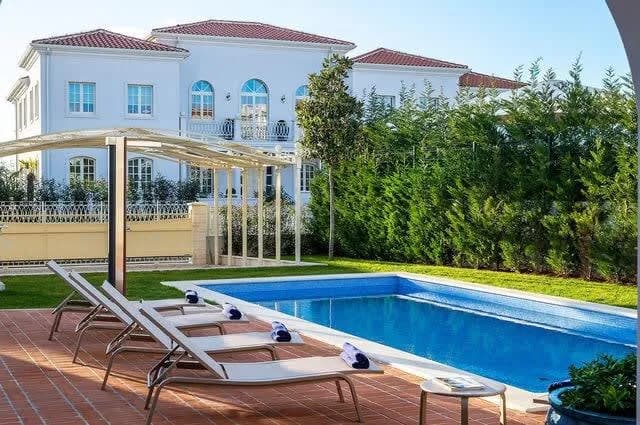 Fabulous Spacious Villa with Elegant Look photo 2