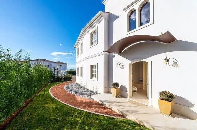 Fabulous Spacious Villa with Elegant Look photo 4
