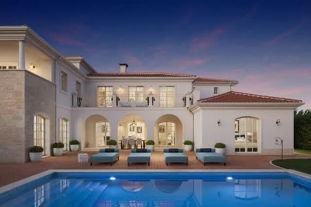 Chic Villa Set in Lovely Mediterranean Surroundings