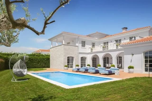 Chic Villa Set in Lovely Mediterranean Surroundings photo 2