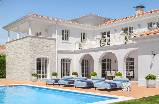 Chic Villa Set in Lovely Mediterranean Surroundings photo 3