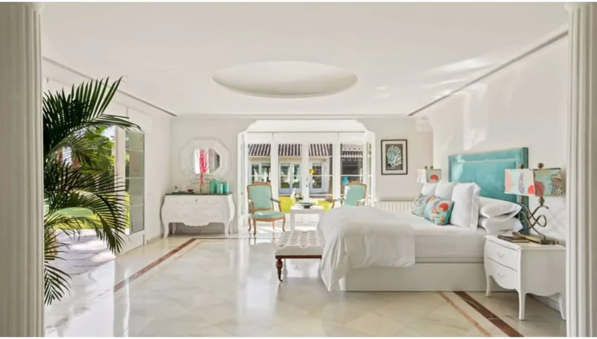 Paradise Villa Set Right on The Beach photo 4