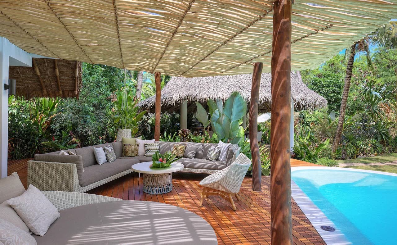 Beachfront Villa With Private Garden and Pool photo 4