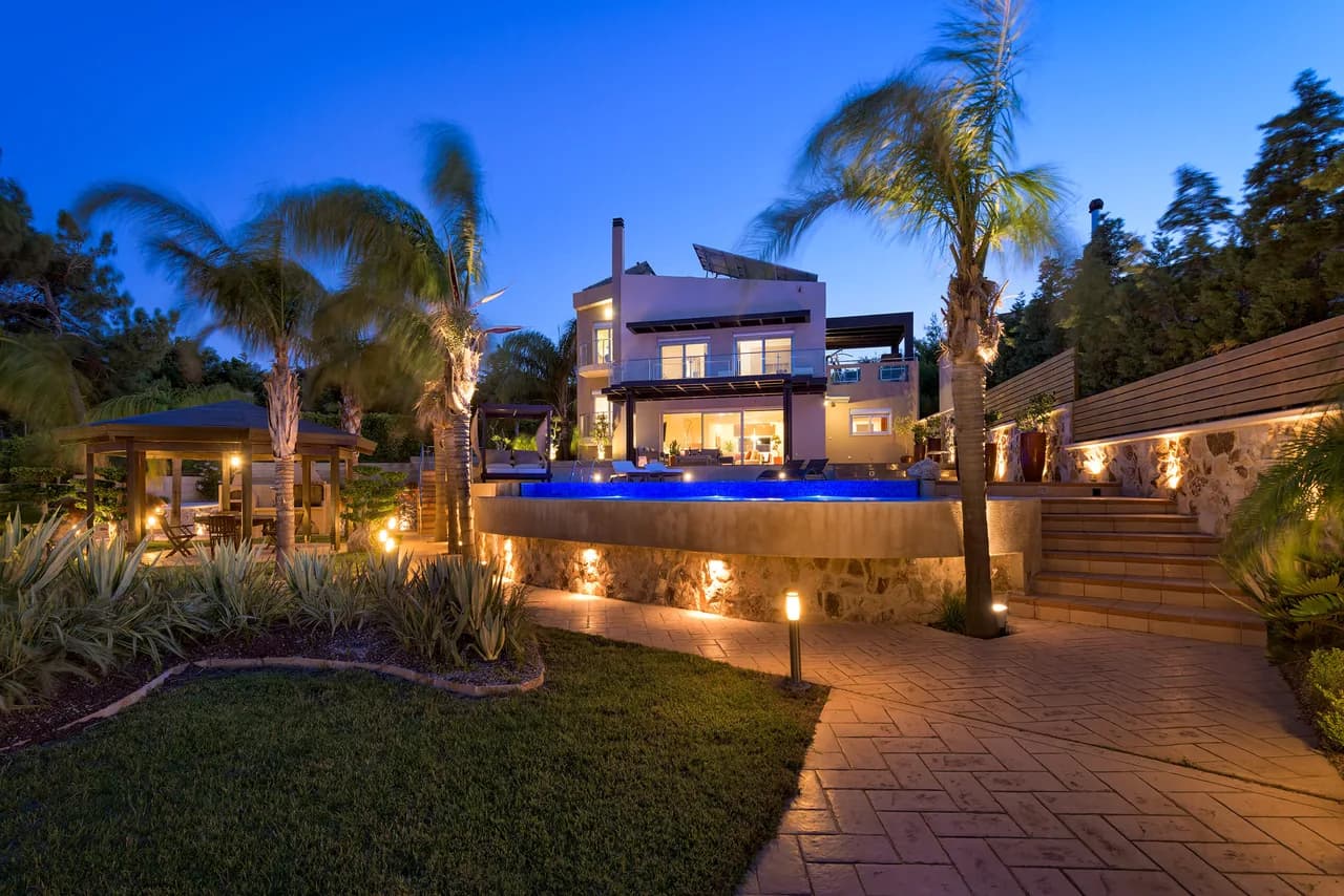 Luxurious Family Villa with Pool and Gym photo 2