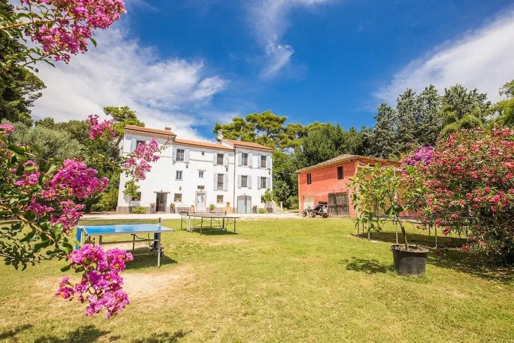 White Majestic Villa Near Conero Beaches photo 2
