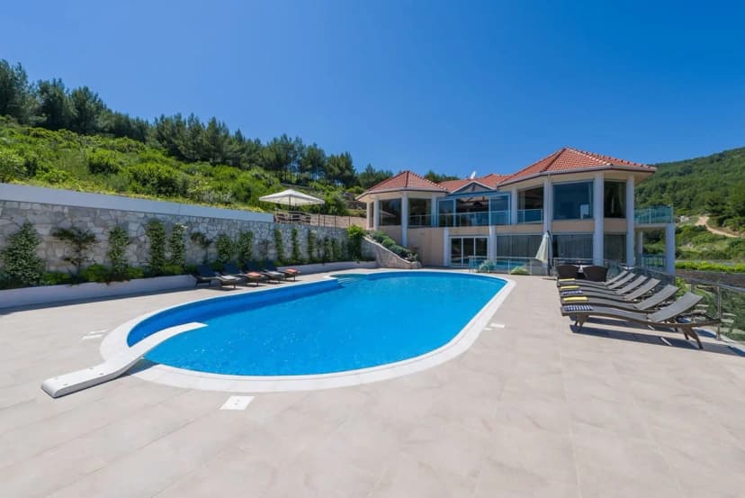 Fancy villa with beautiful swimming pool