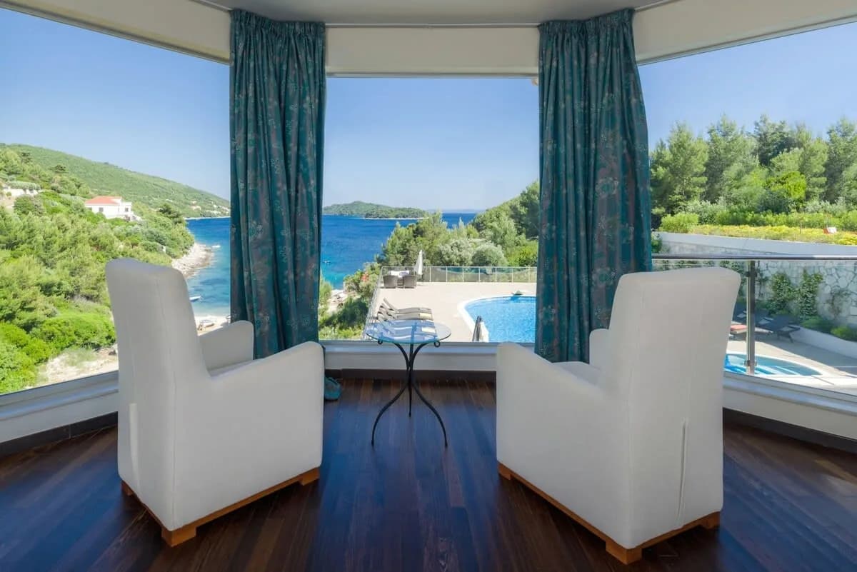 Fancy villa with beautiful swimming pool photo 3