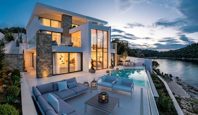 Glorious Upper Market Villa with Spa and Gym