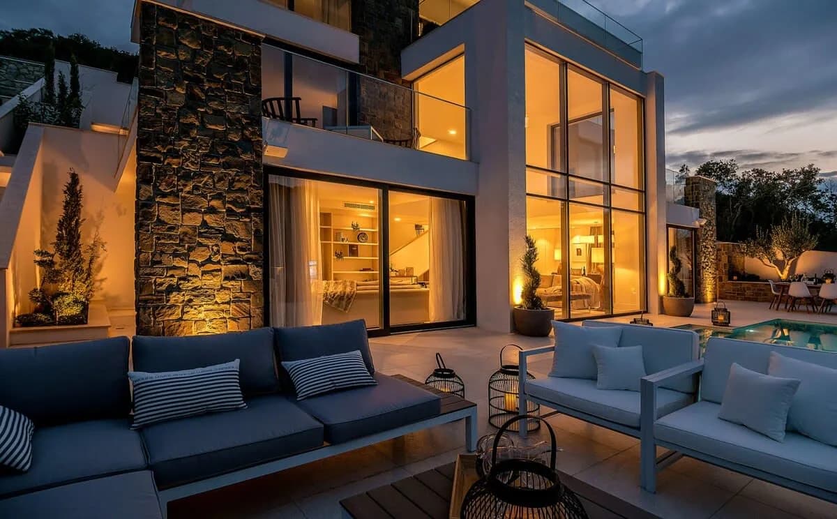 Glorious Upper Market Villa with Spa and Gym photo 3