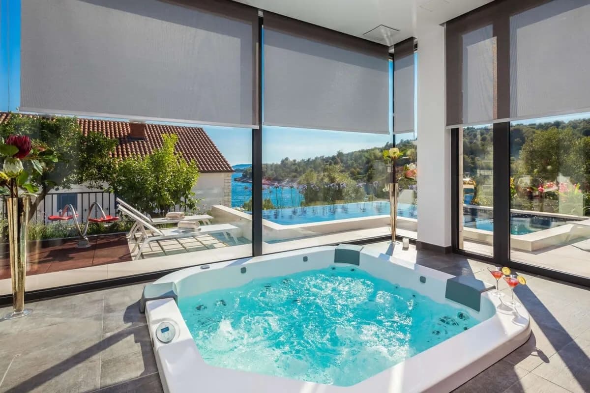 Magnificent Deluxe Villa with Jacuzzi and Steam Room photo 5