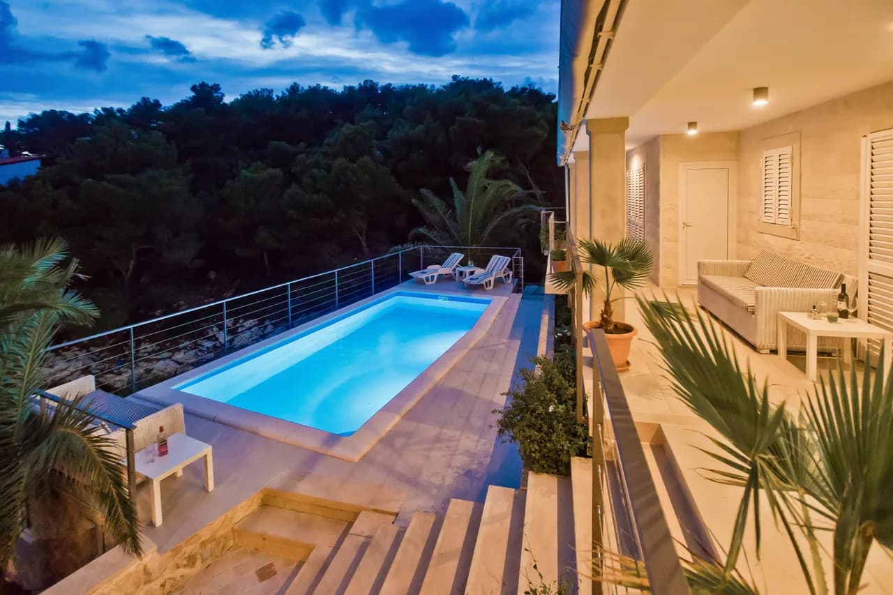 Inviting Villa On Beach Line with Luscious Garden photo 2