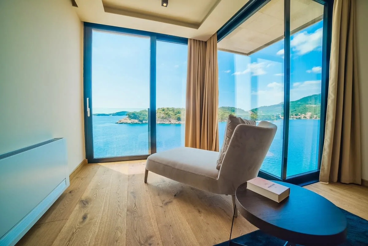 Most Luxurious Waterfront Villa with direct Sea Access photo 4