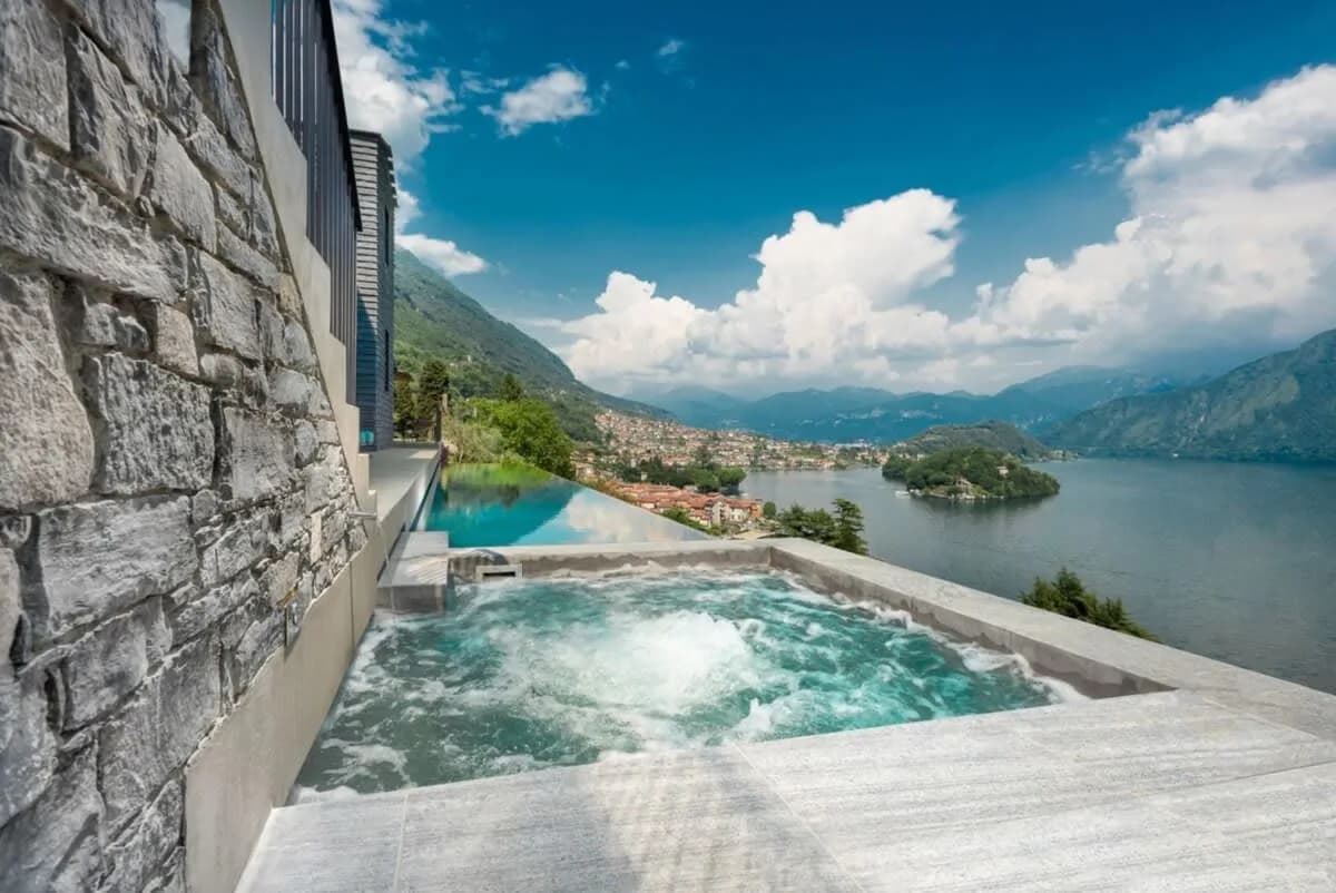 Extraordinary Villa in Sala Comacina photo 2