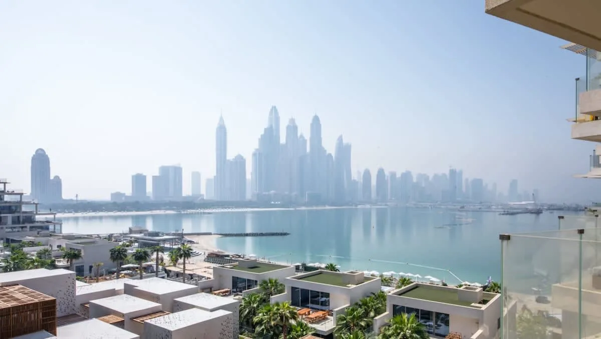 Posh Apartment with Dubai Skyline Views