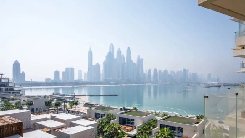 Posh Apartment with Dubai Skyline Views