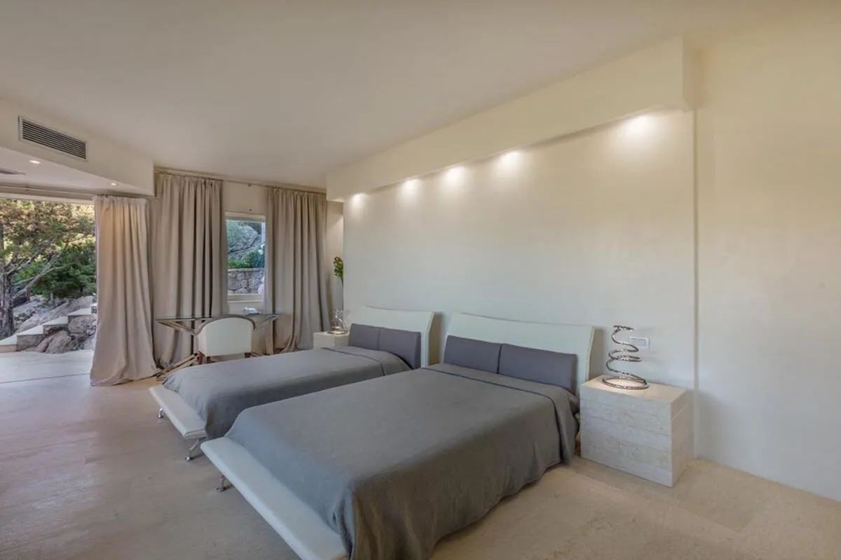 Vibrant Property Facing La Maddalena Haven photo 2