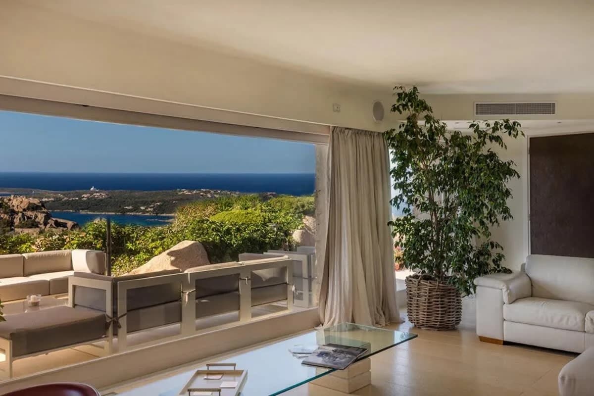 Vibrant Property Facing La Maddalena Haven photo 3