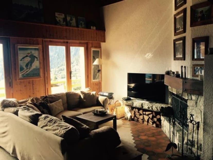 3 BR - Peaceful Classic with Good Views